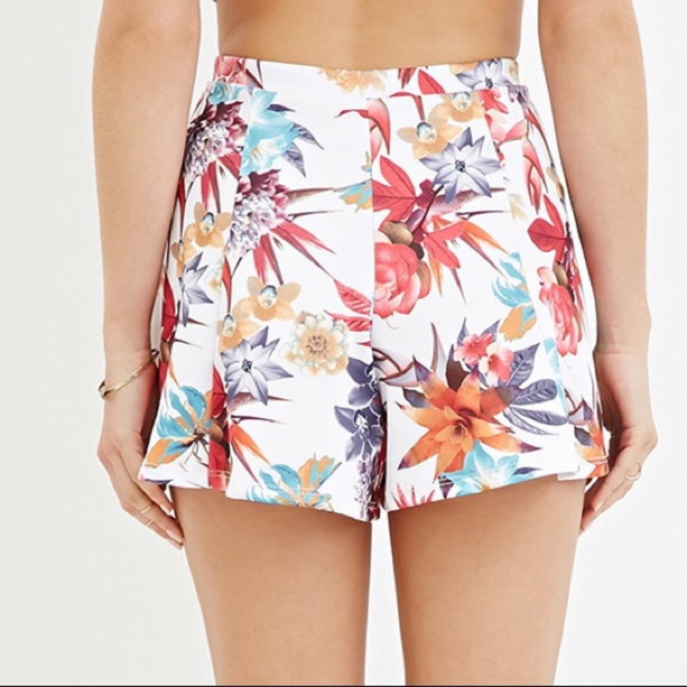 Forever 21 Tropical flared shorts
